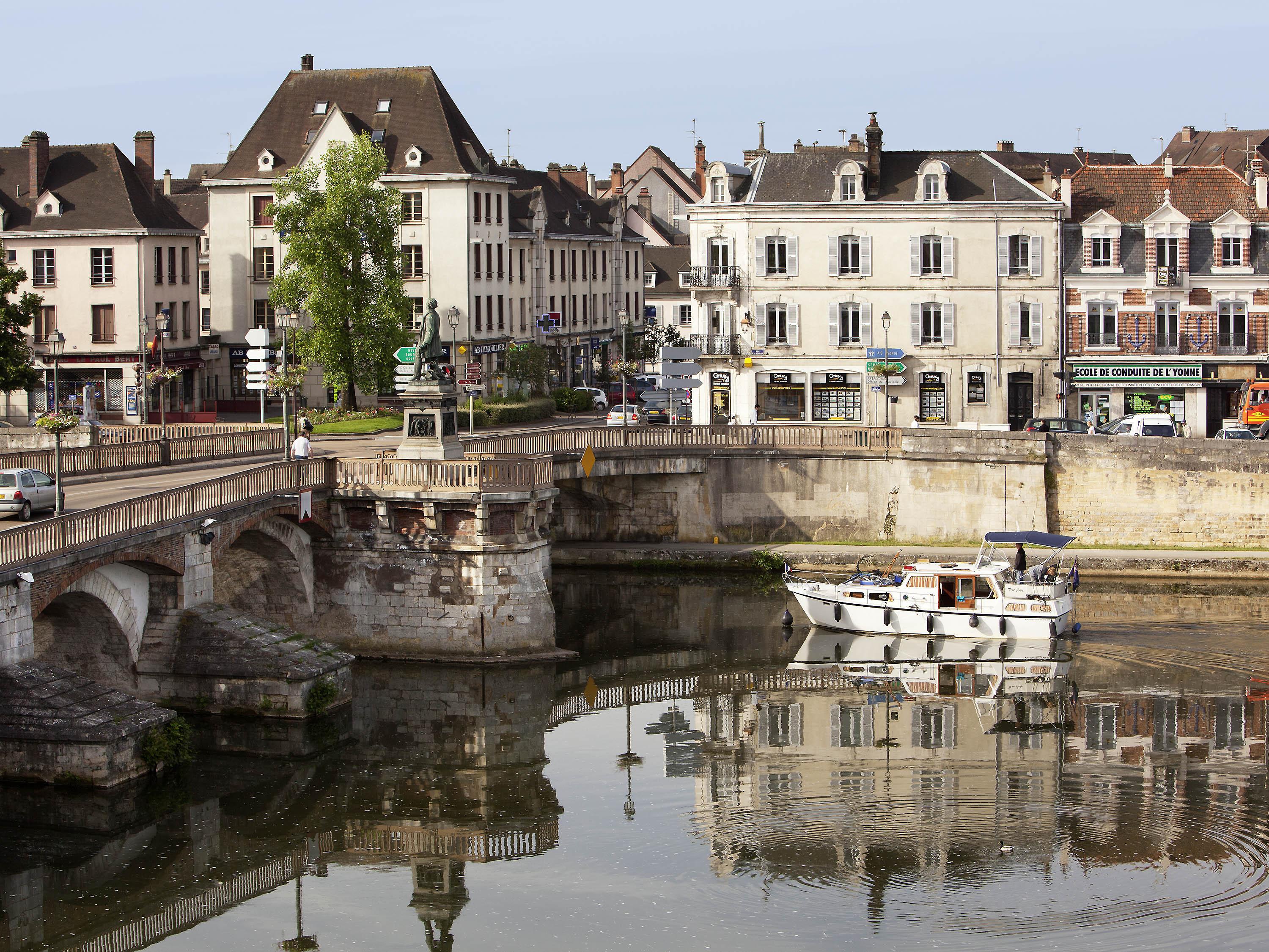 Hotel Ibis Styles Auxerre Nord Exteriör bild